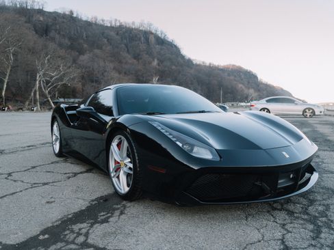 Used 2018 Ferrari 488 Spider image 17