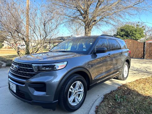 Used 2021 Ford Explorer XLT image 18