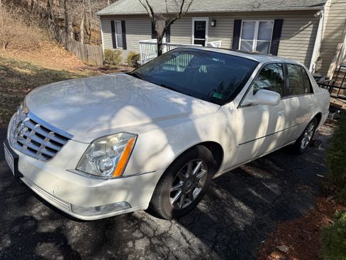 Used 2011 Cadillac DTS Luxury image 4