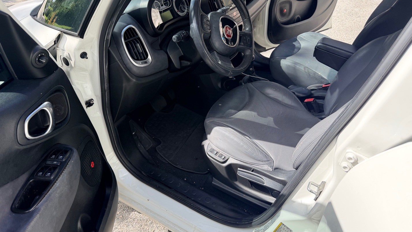 Used 2014 FIAT 500L Lounge FWD image 2