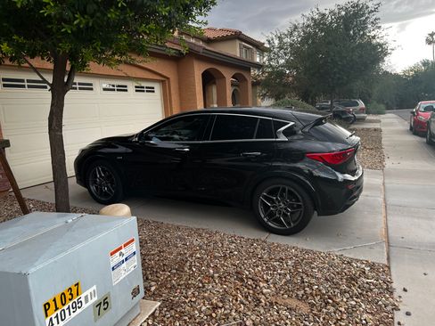 Used 2017 INFINITI QX30 Sport w/ Sport Leather Package image 4