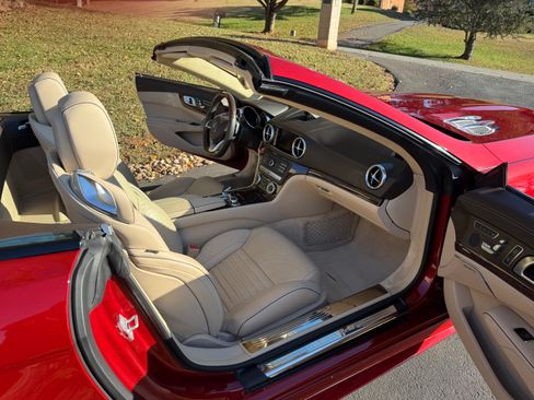 Used 2017 Mercedes-Benz SL 550 image 5