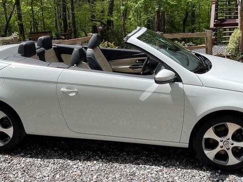 Used 2015 Volkswagen Eos Final Edition image 12