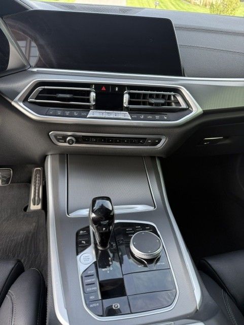 Used 2022 BMW X5 xDrive40i w/ M Sport Package AWD/4WD image 6