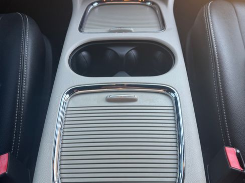 Used 2019 Dodge Grand Caravan SXT image 26