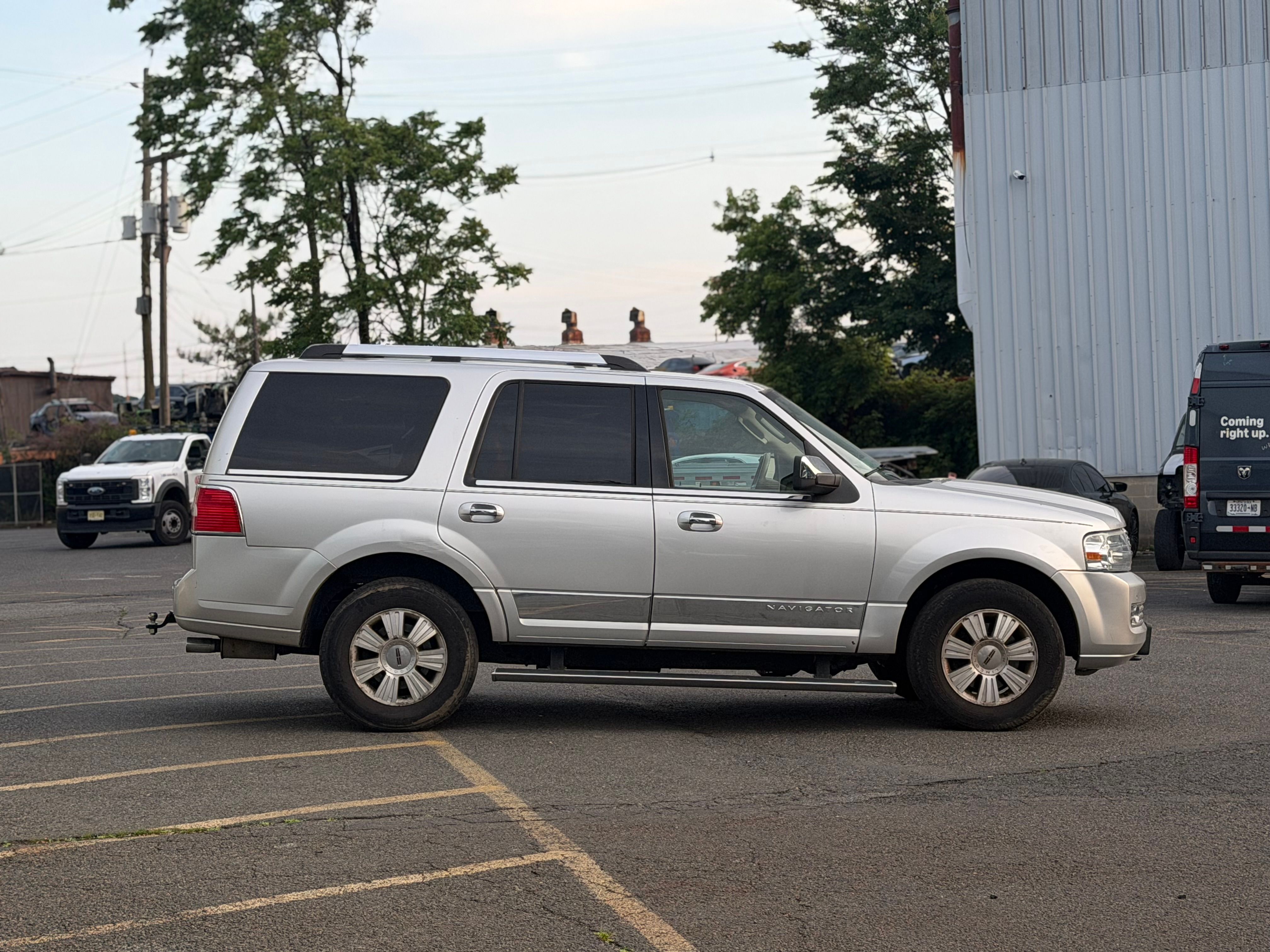 Used 2010 Lincoln Navigator 4WD image 5