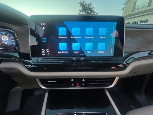 Used 2024 Volkswagen Atlas SE w/ Panoramic Sunroof Package image 14