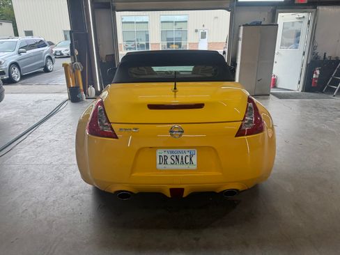 Used 2017 Nissan 370Z Touring Sport image 5