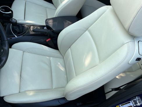 Used 2011 BMW 135i Convertible image 18