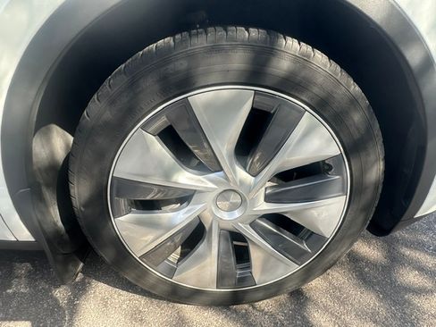 Used 2023 Tesla Model Y AWD image 26