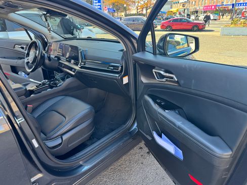 Used 2023 Kia Sportage EX image 9