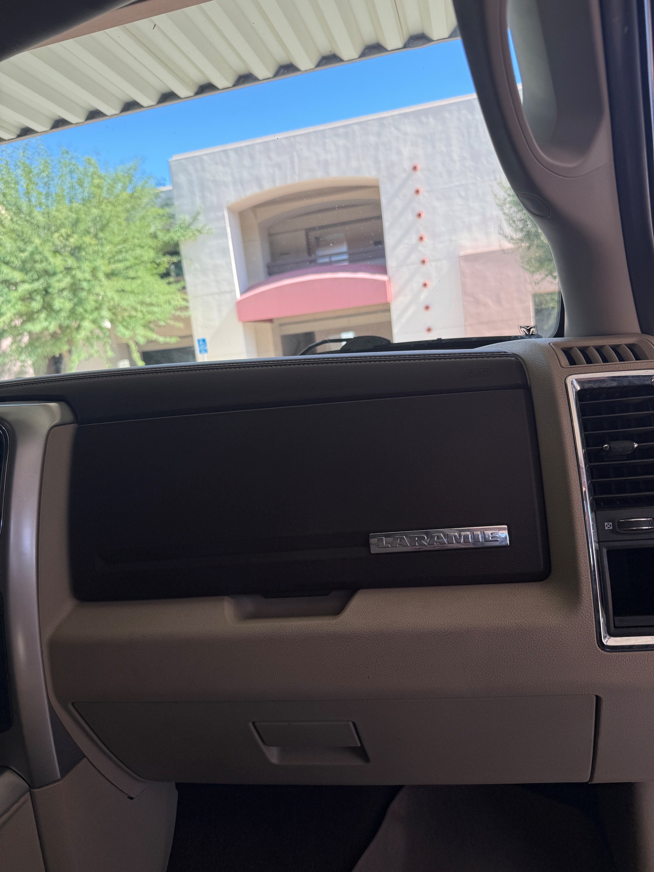 Used 2014 RAM 1500 Laramie w/ Convenience Group AWD/4WD image 12
