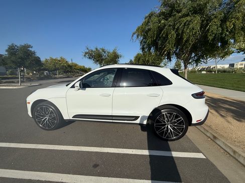 Used 2023 Porsche Macan AWD/4WD image 11