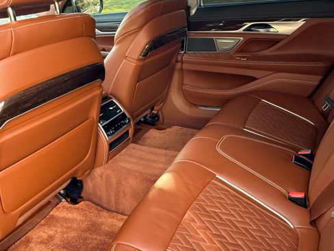 Used 2021 BMW 750i xDrive w/ Executive Package image 12