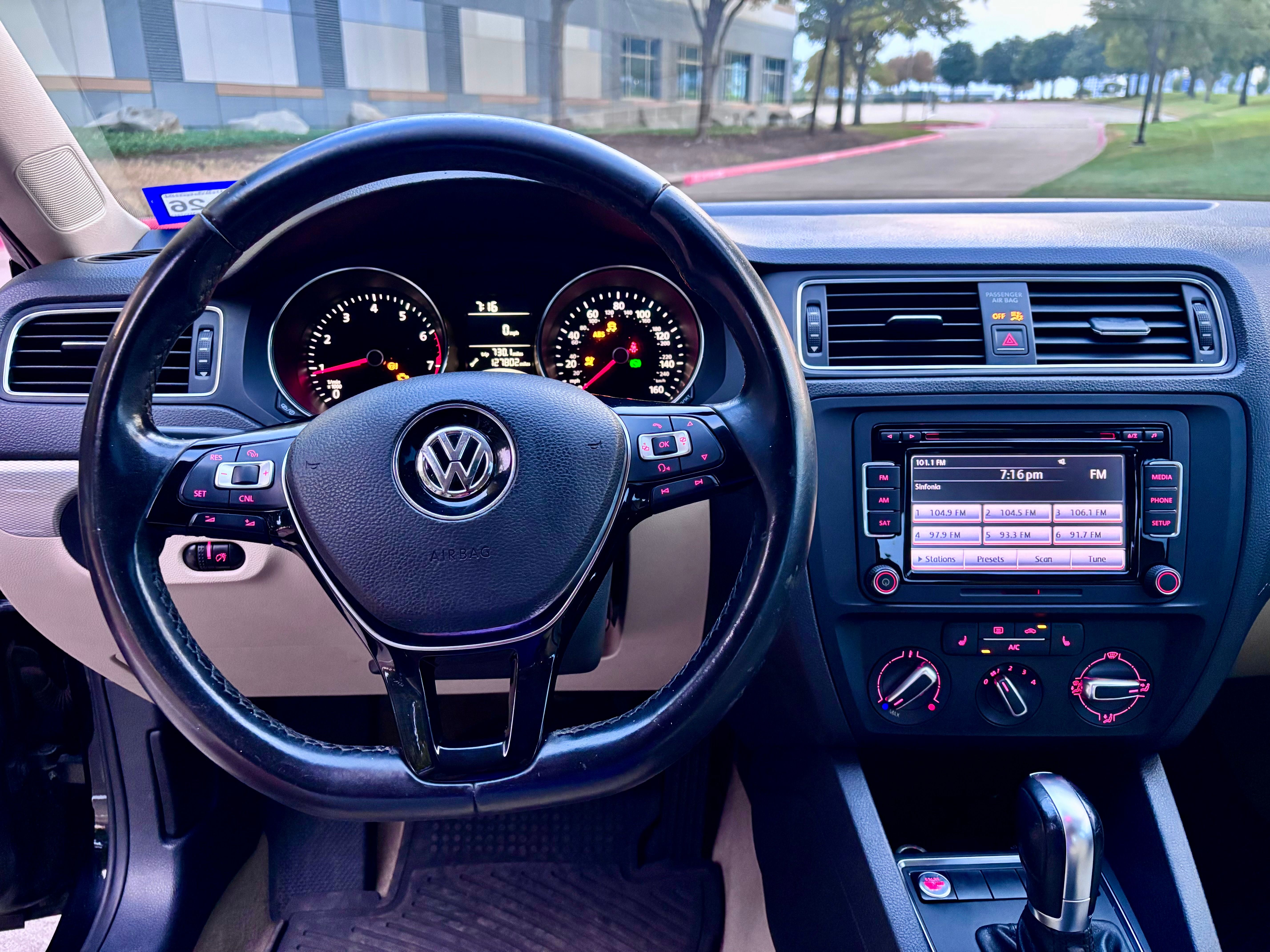 Used 2015 Volkswagen Jetta SE FWD image 17