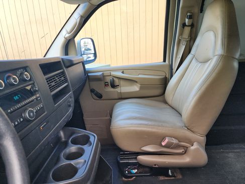 Used 2008 Chevrolet Express 1500 RWD image 9