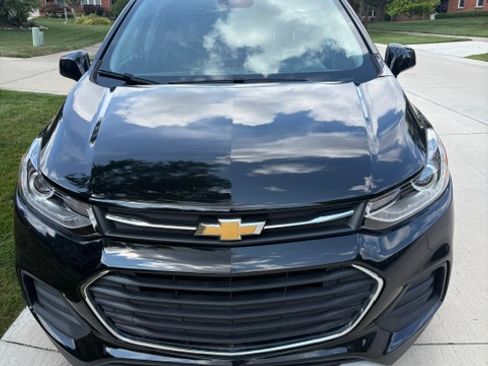 Used 2020 Chevrolet Trax LT w/ Driver Confidence Package FWD image 2