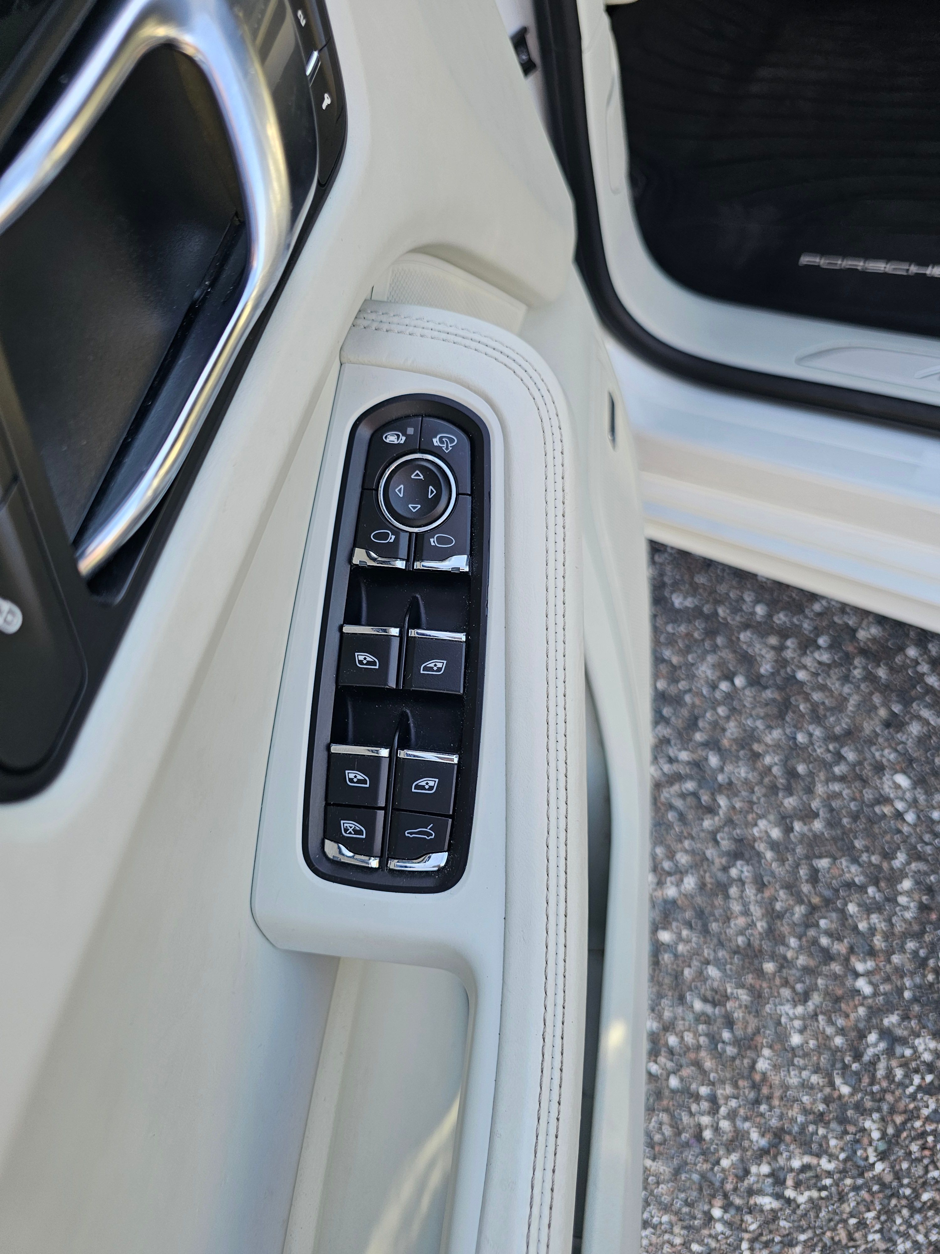 Used 2016 Porsche Macan Turbo image 13