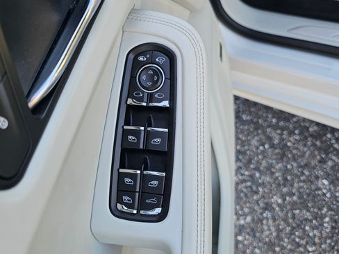 Used 2016 Porsche Macan Turbo image 13