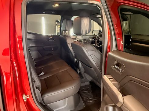 Used 2024 Chevrolet Colorado LT w/ LT Convenience Package III image 11