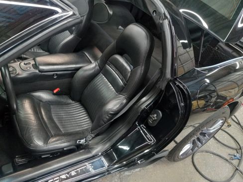 Used 1998 Chevrolet Corvette Coupe w/ Roof Pkg image 24