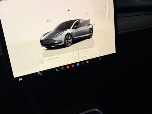 Used 2023 Tesla Model 3 Standard Range image 16