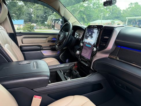 Used 2019 RAM 1500 Limited RWD image 11