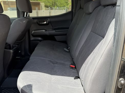 Used 2016 Toyota Tacoma TRD Sport w/ Towing Package AWD/4WD image 21