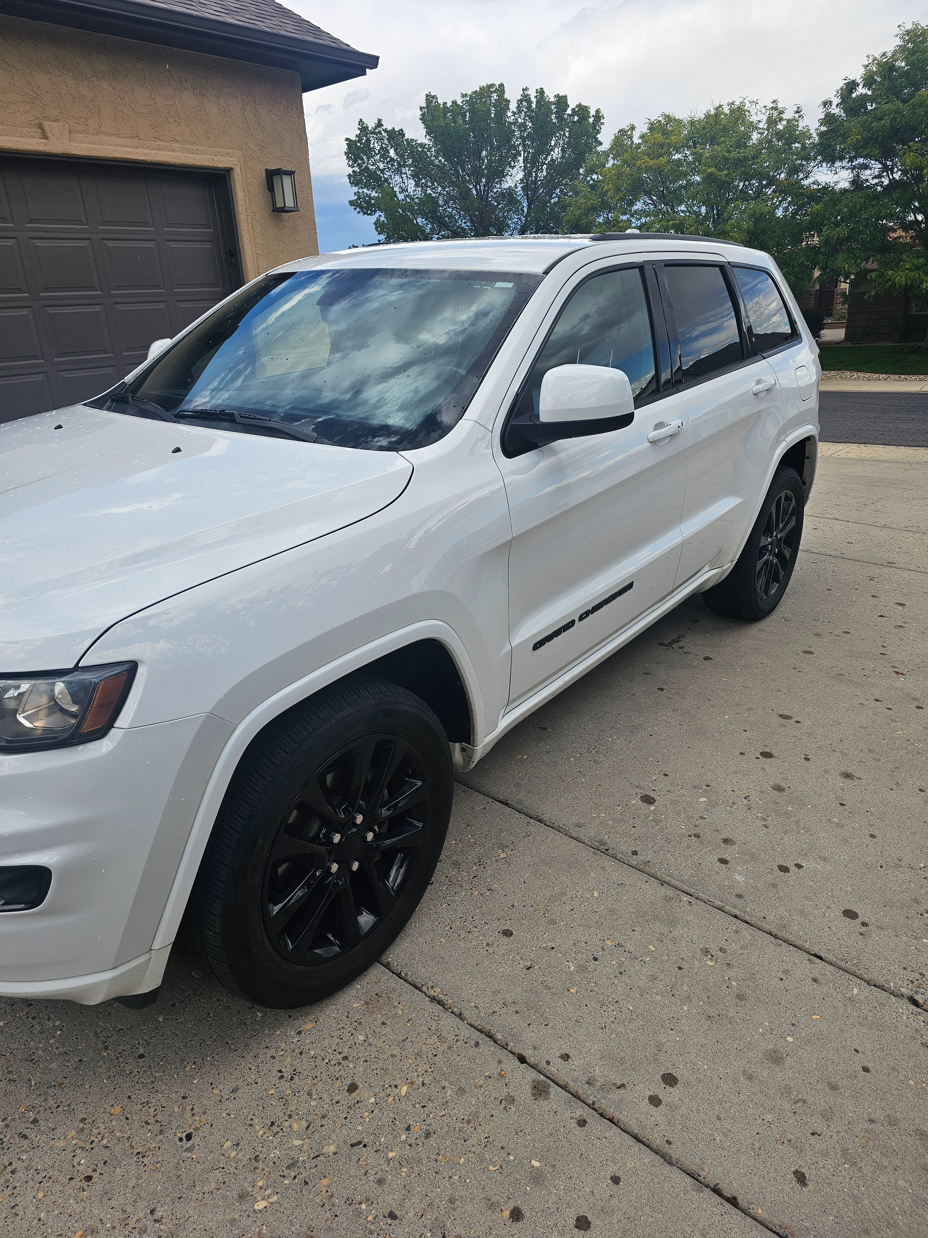 Used 2018 Jeep Grand Cherokee Altitude AWD/4WD image 1