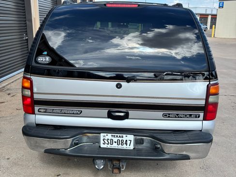 Used 2002 Chevrolet Suburban LT image 22