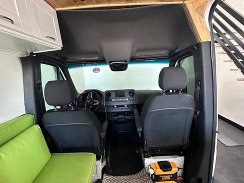 Used 2020 Mercedes-Benz Sprinter 2500 image 4