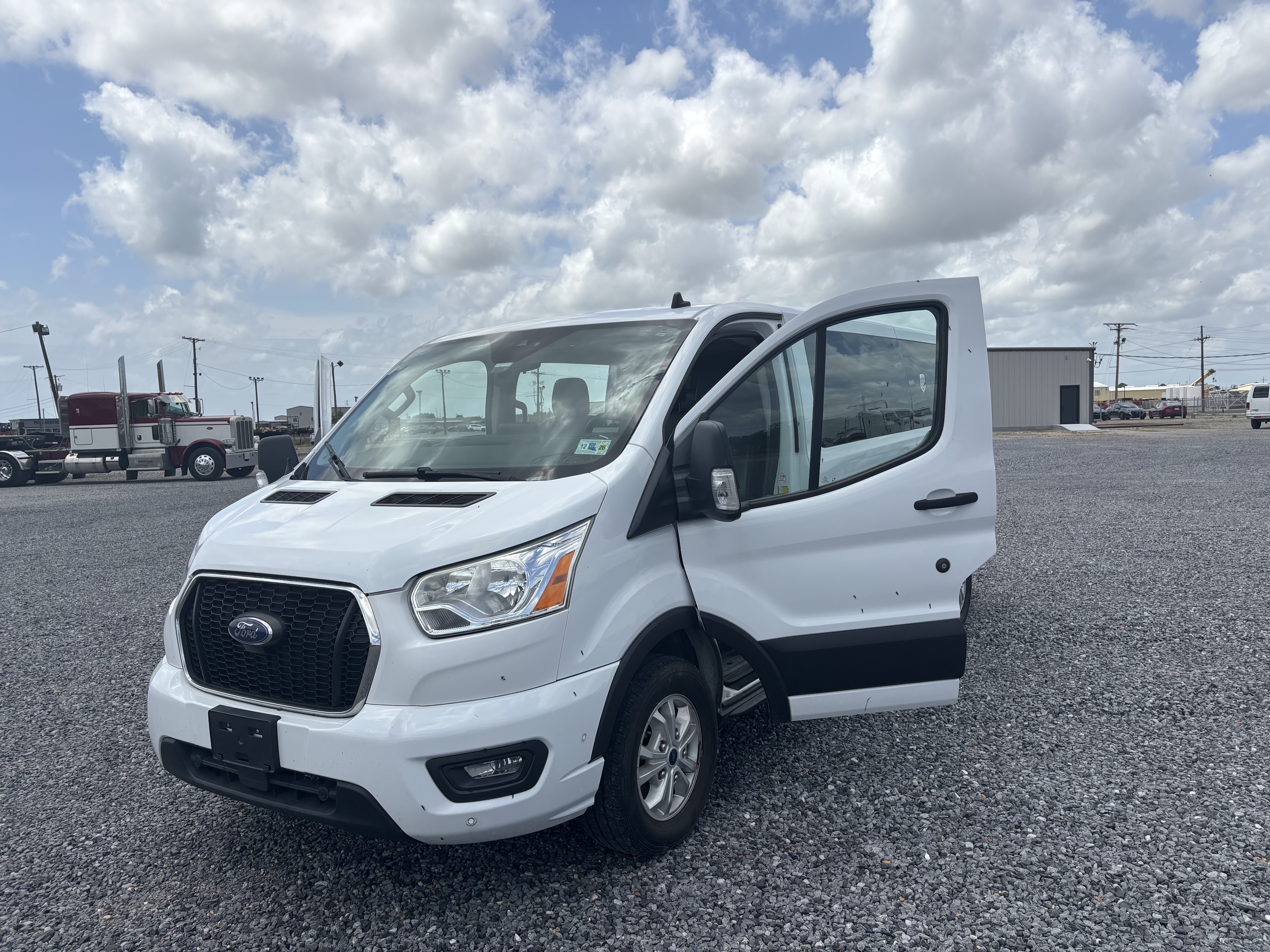 Used 2021 Ford Transit 350 XLT RWD image 2
