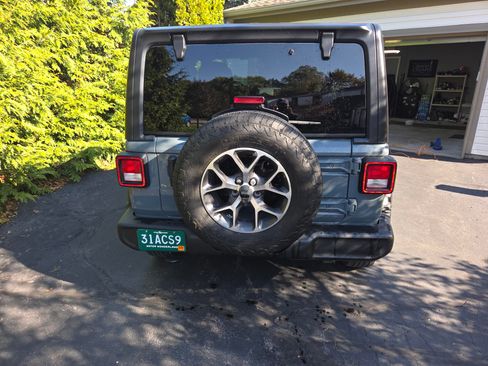 Used 2024 Jeep Wrangler Sport image 4