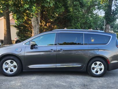 Used 2017 Chrysler Pacifica Platinum