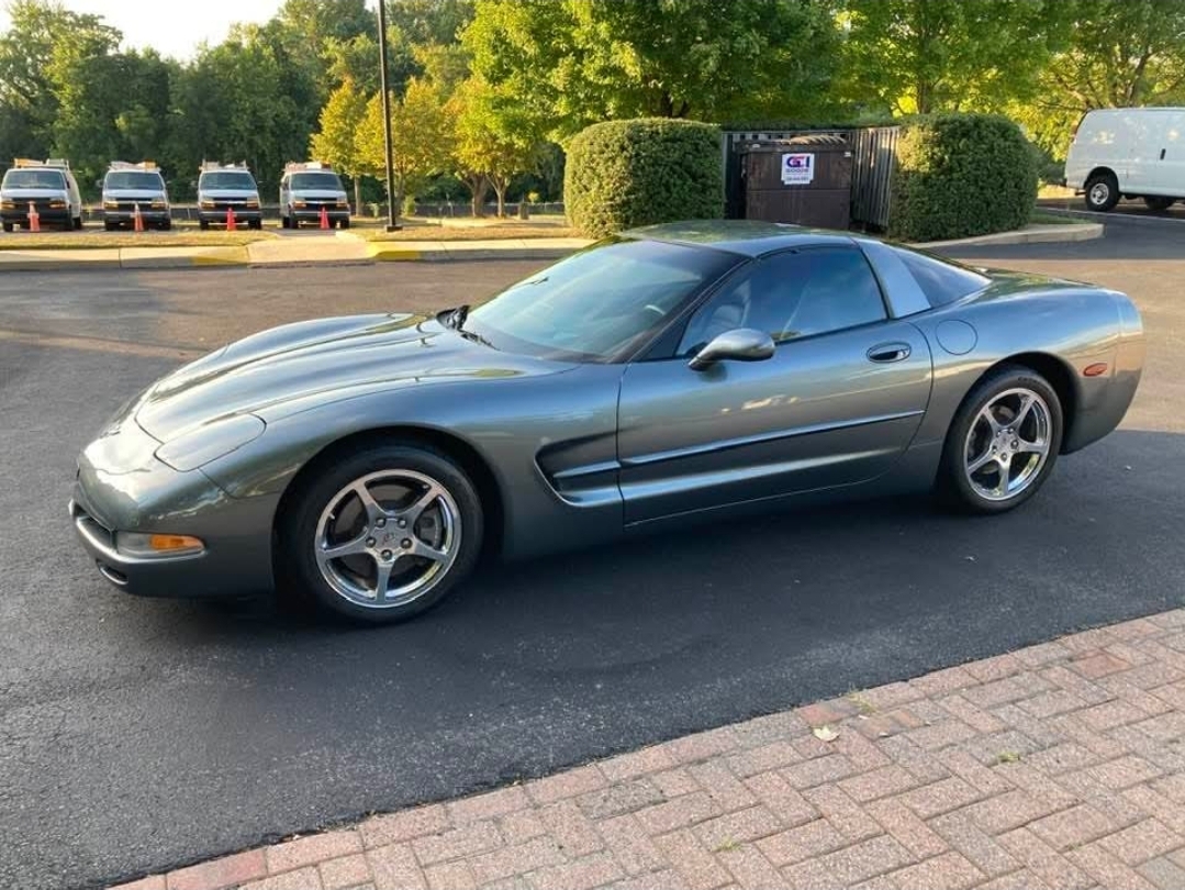 Used 2003 Chevrolet Corvette Coupe w/ Preferred Equipment Group RWD image 5