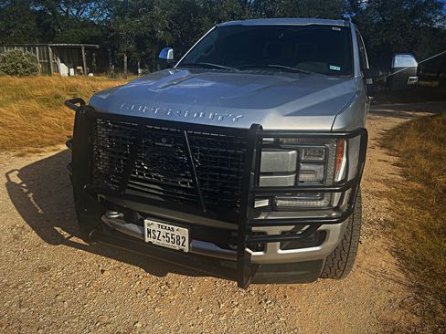 Used 2018 Ford F250 Platinum w/ Platinum Ultimate Package AWD/4WD image 1