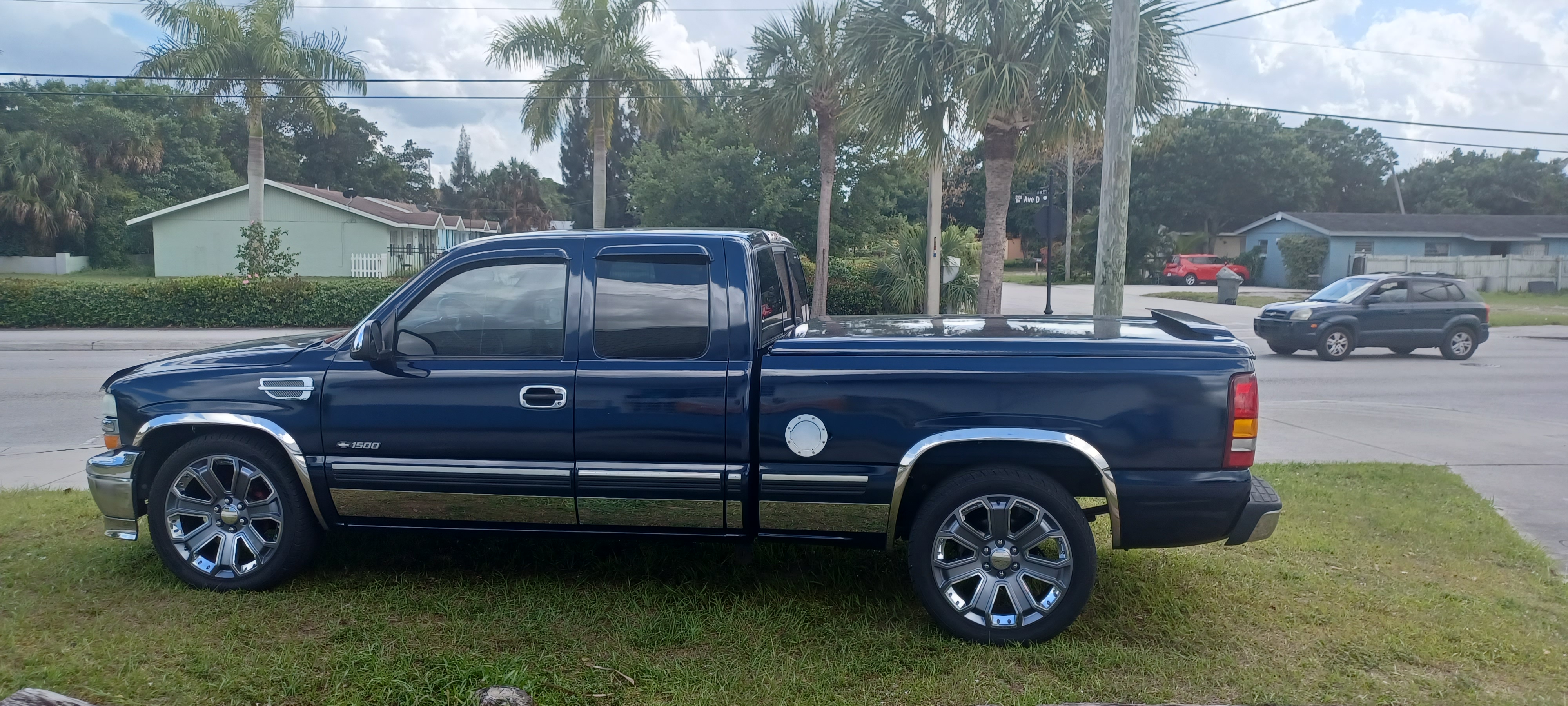 Used 2000 Chevrolet Silverado 1500 LS RWD image 1