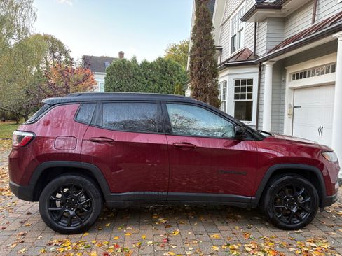 Used 2022 Jeep Compass Latitude image 4