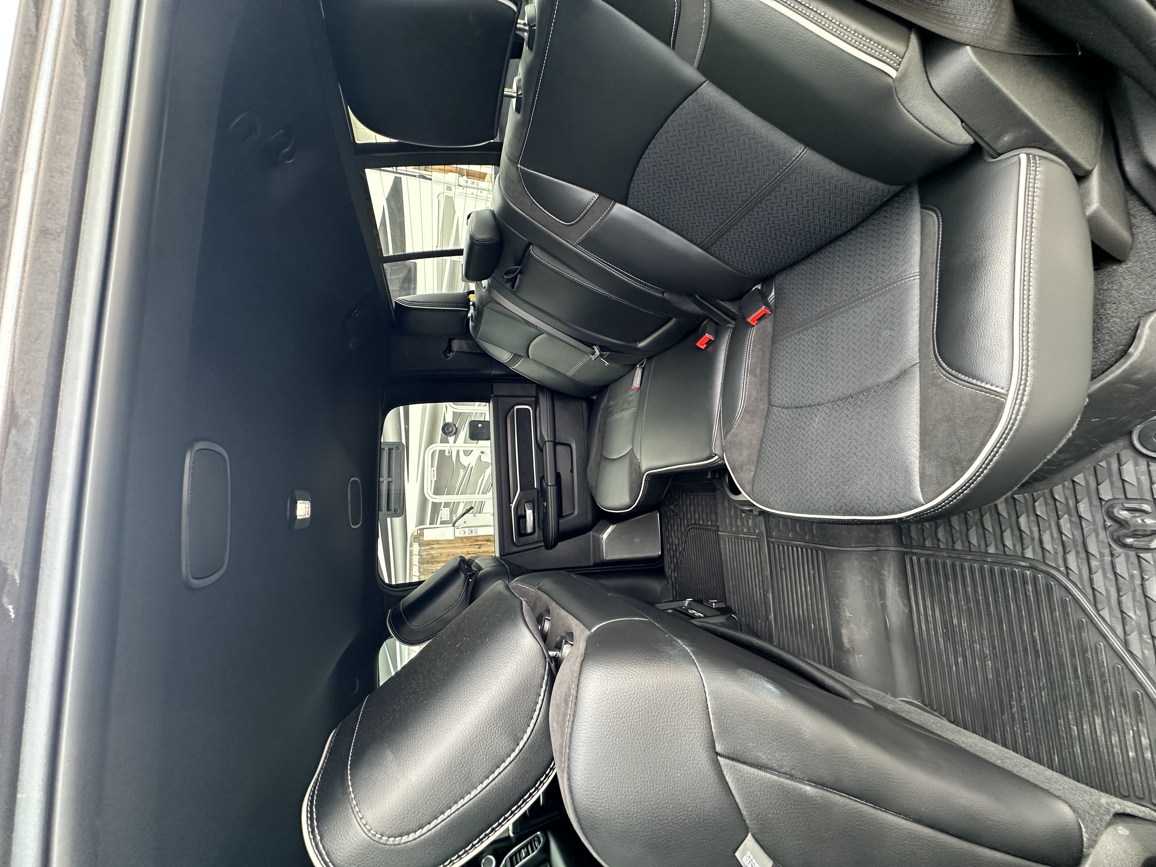 Used 2025 RAM 2500 Laramie AWD/4WD image 8