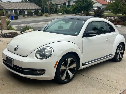 Used 2012 Volkswagen Beetle 2.0T FWD image 14