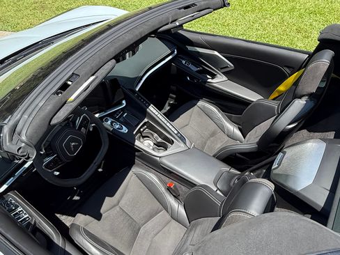 Used 2023 Chevrolet Corvette Stingray Premium Conv w/ Z51 Performance Package RWD image 5