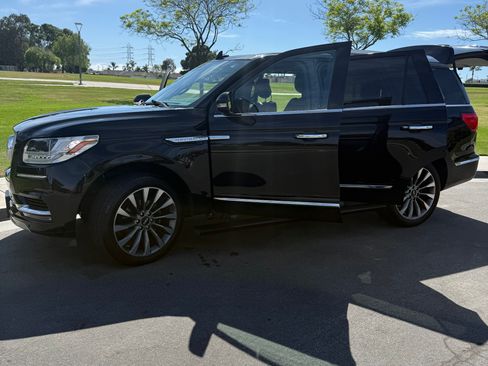 Used 2018 Lincoln Navigator Select image 8