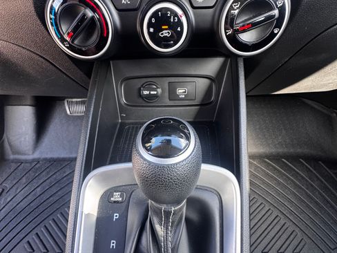 Used 2021 Hyundai Venue SE image 22