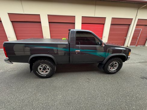 Used 1994 Nissan Pickup XE AWD/4WD image 17
