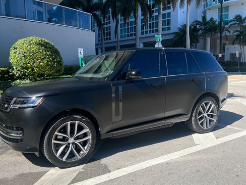 Used 2025 Land Rover Range Rover SE AWD/4WD image 1