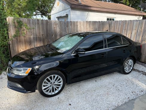 Used 2015 Volkswagen Jetta SE FWD image 1