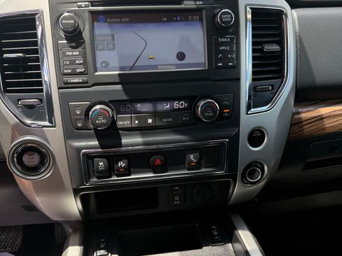 Used 2017 Nissan Titan SL RWD image 9