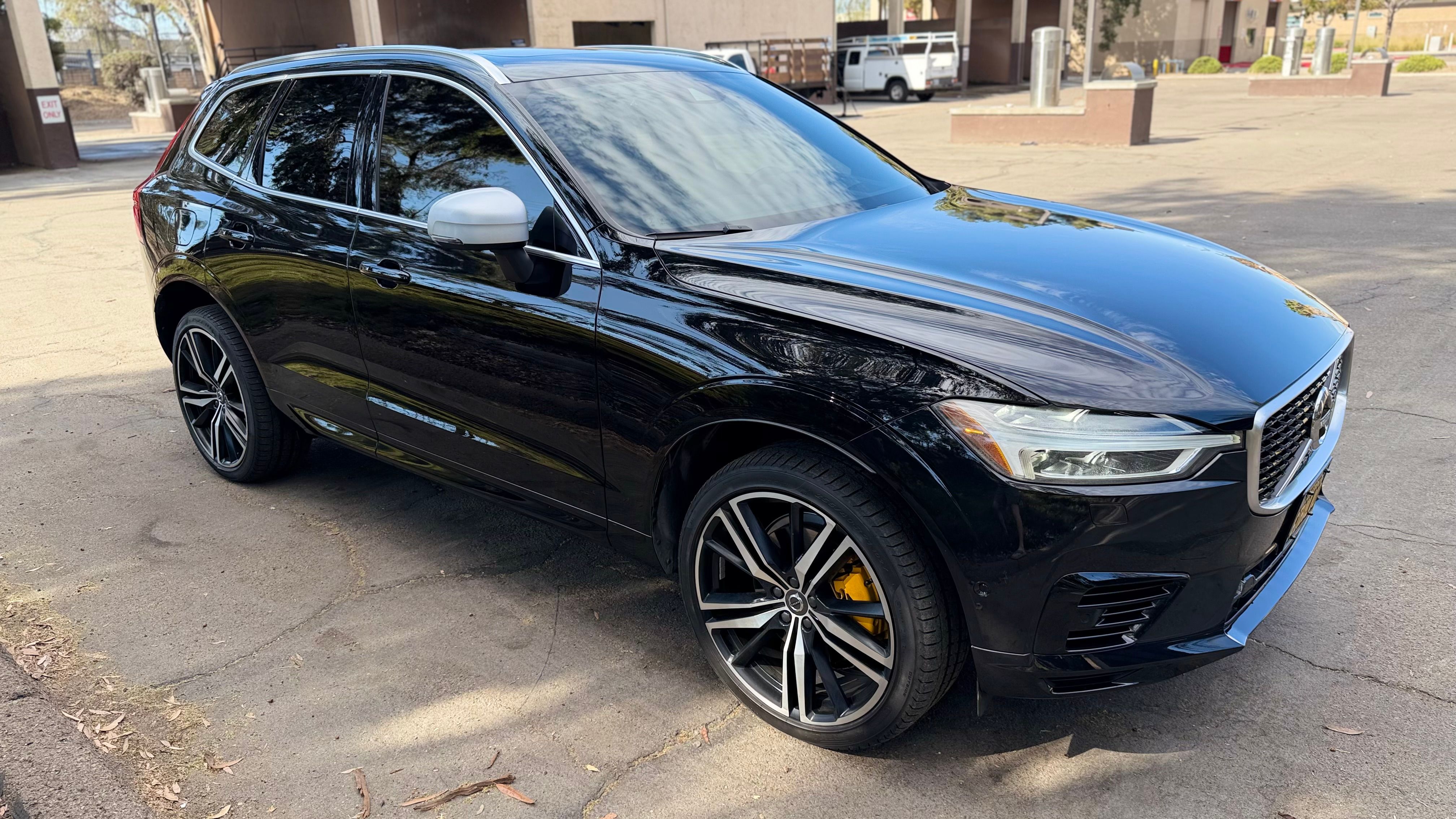 Used 2019 Volvo XC60 T8 R-Design w/ Advanced Package AWD/4WD image 10