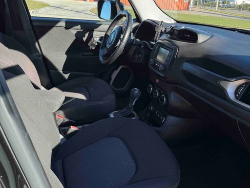 Used 2016 Jeep Renegade Latitude w/ Popular Equipment Group image 11