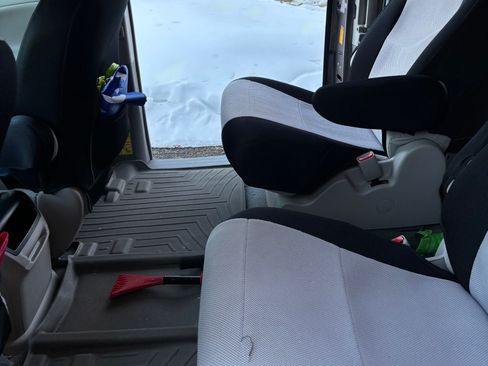 Used 2014 Toyota Sienna LE image 18